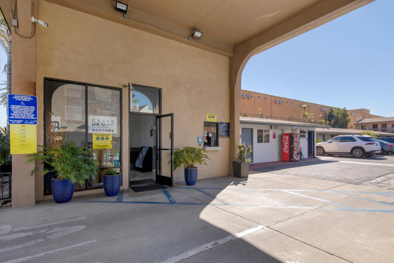 Anaheim Discovery Inn And Suites Exteriér fotografie
