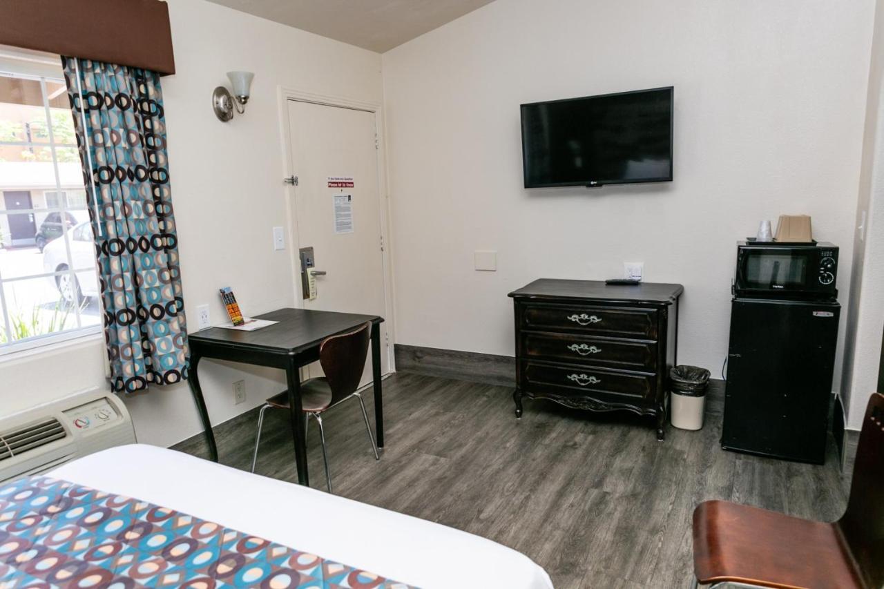 Anaheim Discovery Inn And Suites Exteriér fotografie