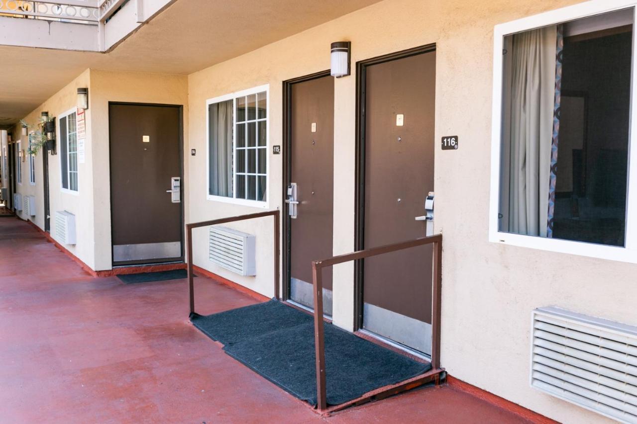Anaheim Discovery Inn And Suites Exteriér fotografie