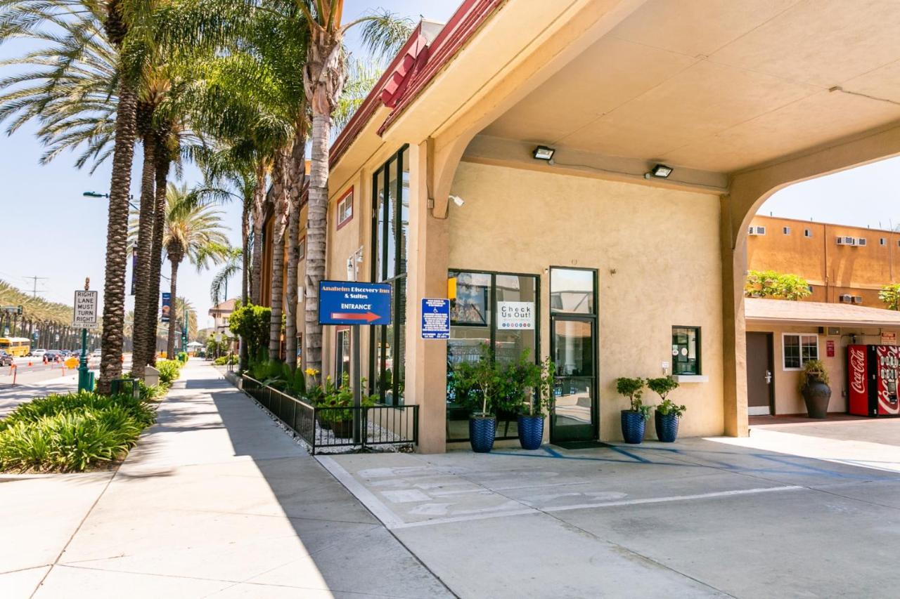Anaheim Discovery Inn And Suites Exteriér fotografie