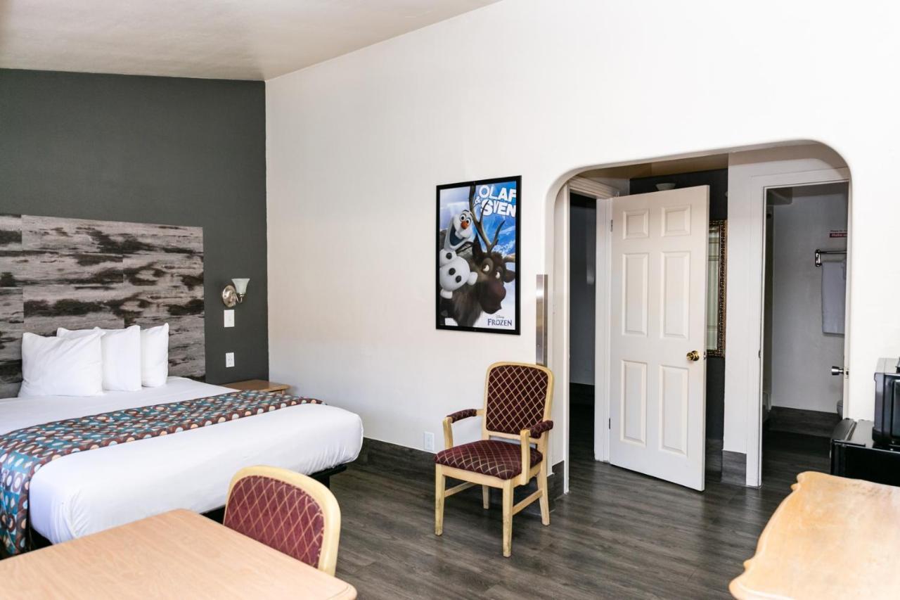 Anaheim Discovery Inn And Suites Exteriér fotografie