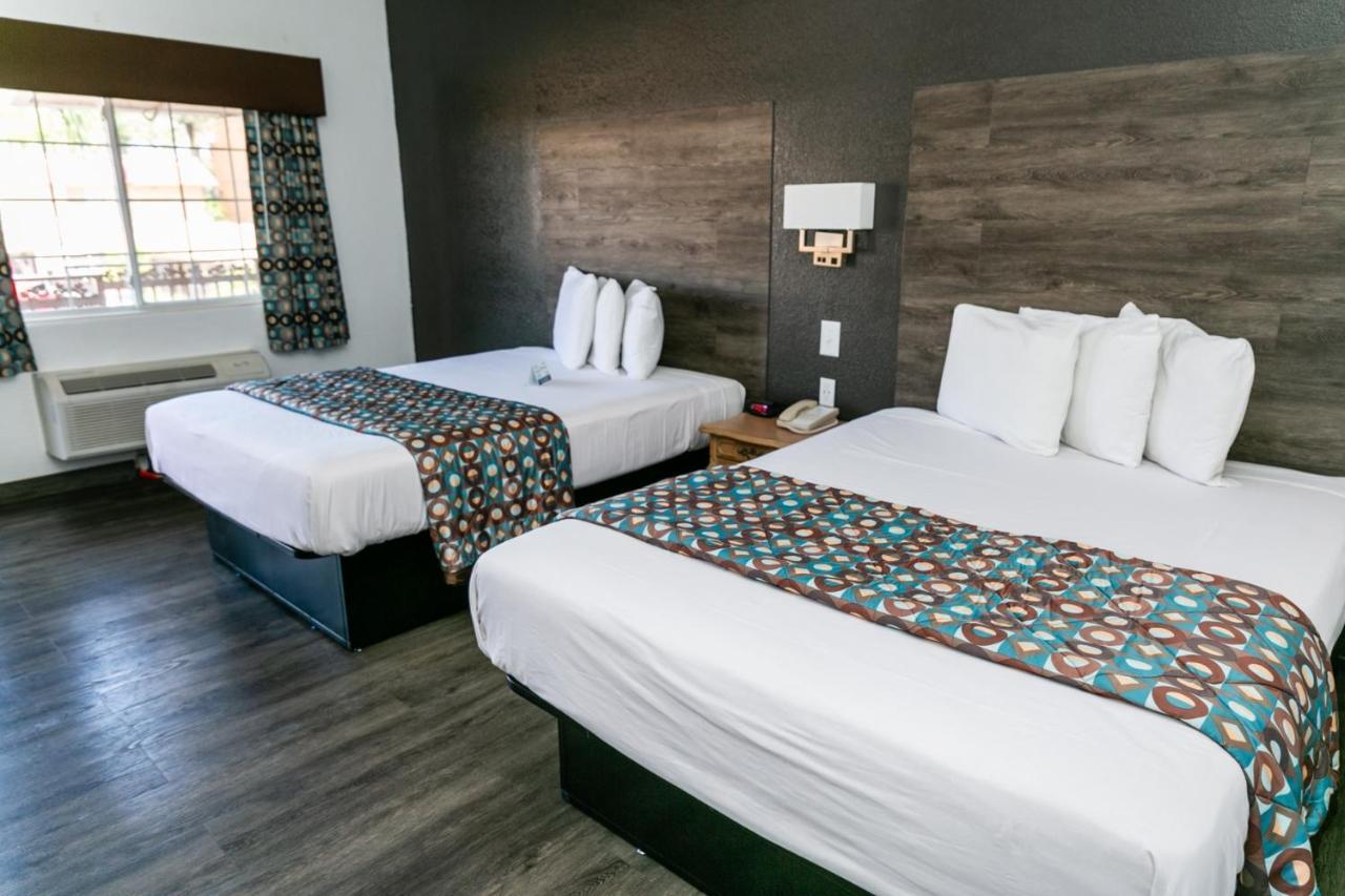 Anaheim Discovery Inn And Suites Exteriér fotografie