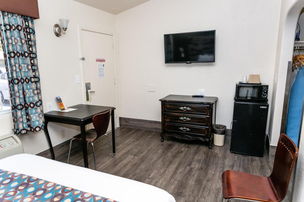 Anaheim Discovery Inn And Suites Exteriér fotografie