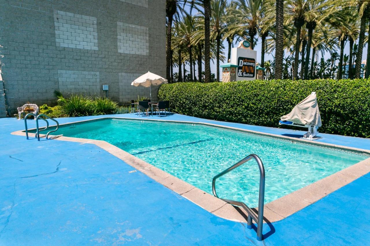 Anaheim Discovery Inn And Suites Exteriér fotografie