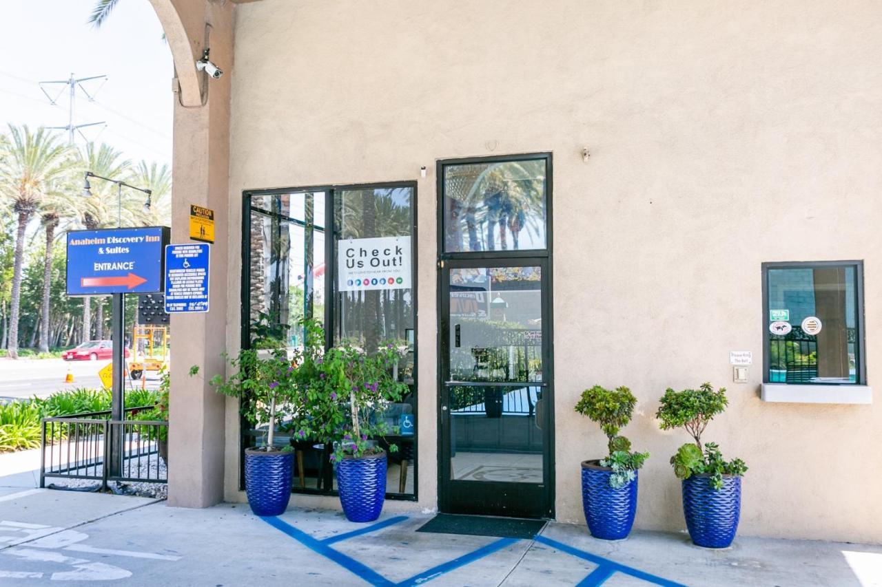 Anaheim Discovery Inn And Suites Exteriér fotografie