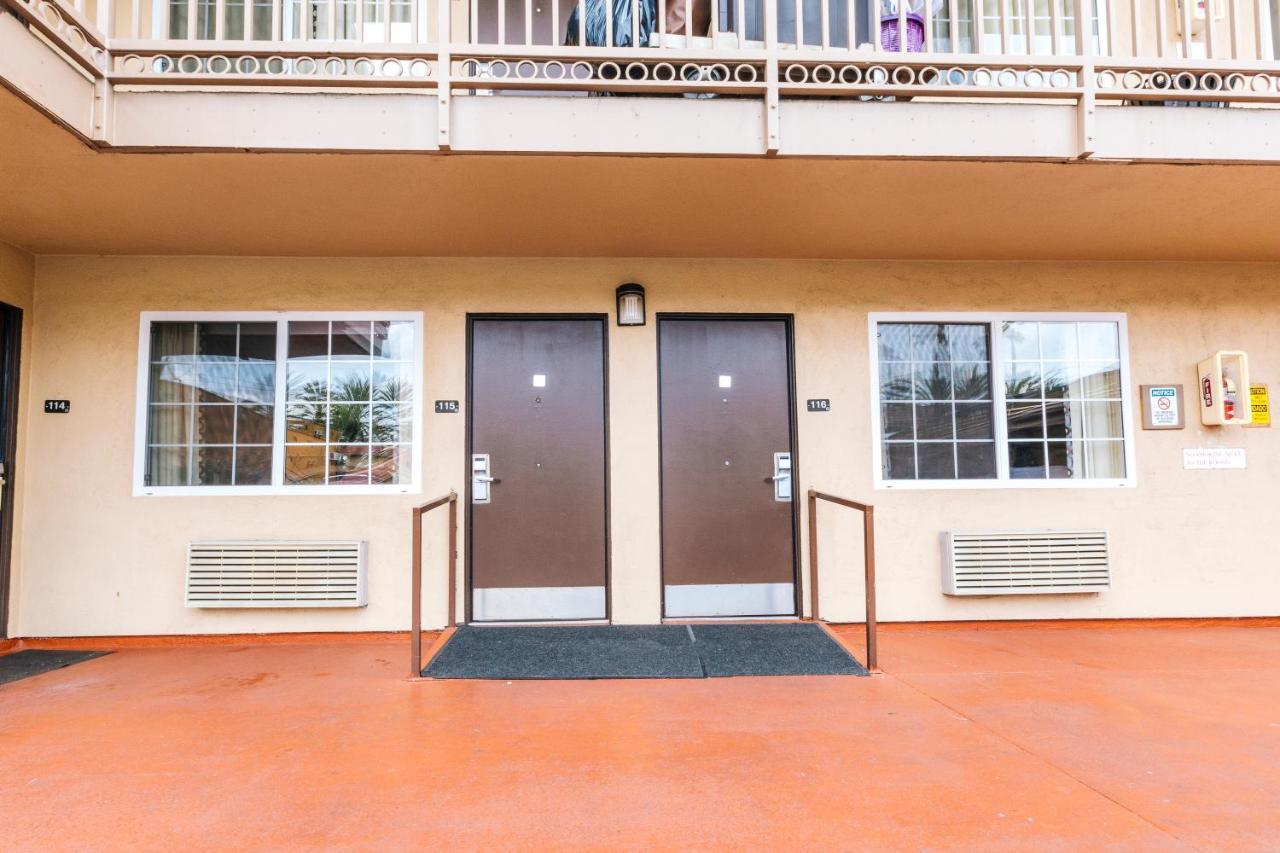 Anaheim Discovery Inn And Suites Exteriér fotografie